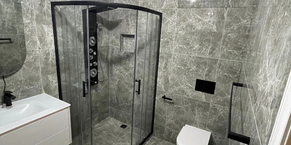 How to Decide Between a Bathtub and a Shower- Renovation Builders Melbourne